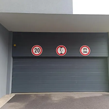 2-modern In The Old Town Apartment *