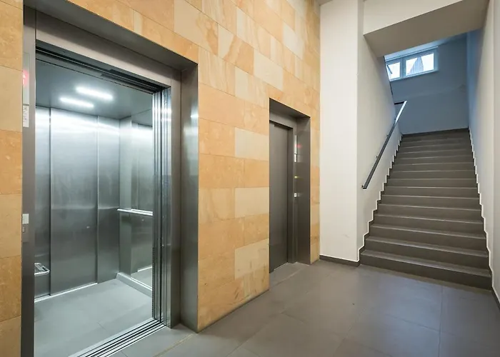 2-modern In The Old Town