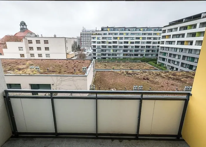 2-modern In The Old Town